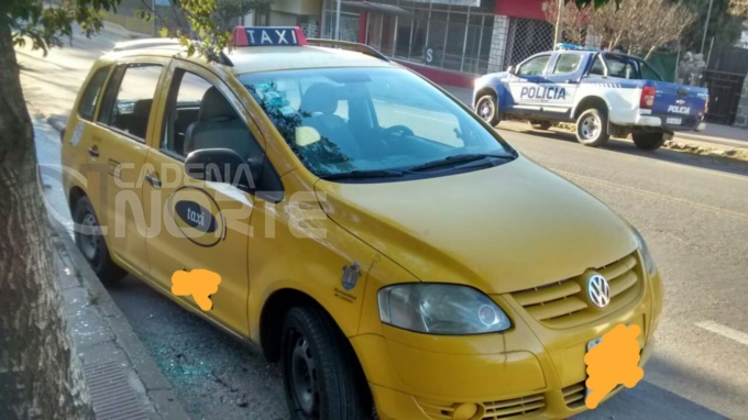 Encontraron un taxi con manchas de sangre.