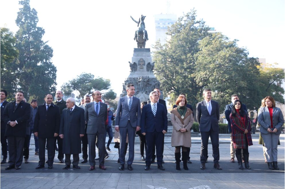 Manuel Calvo participó del acto conmemorativo por el 449° aniversario de la Capital