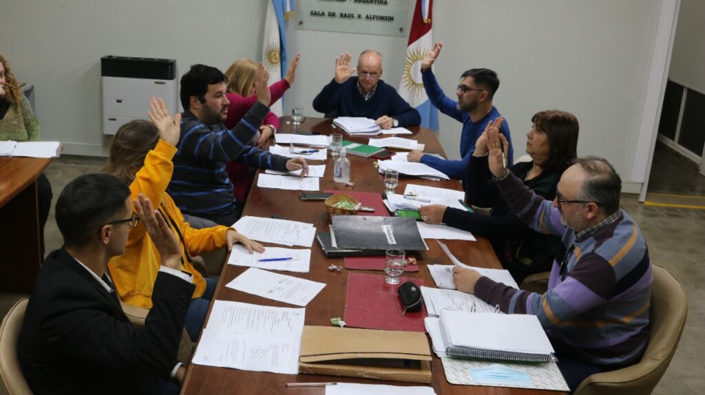 Caroya aprobó aumento de taxis y remises, en primera lectura