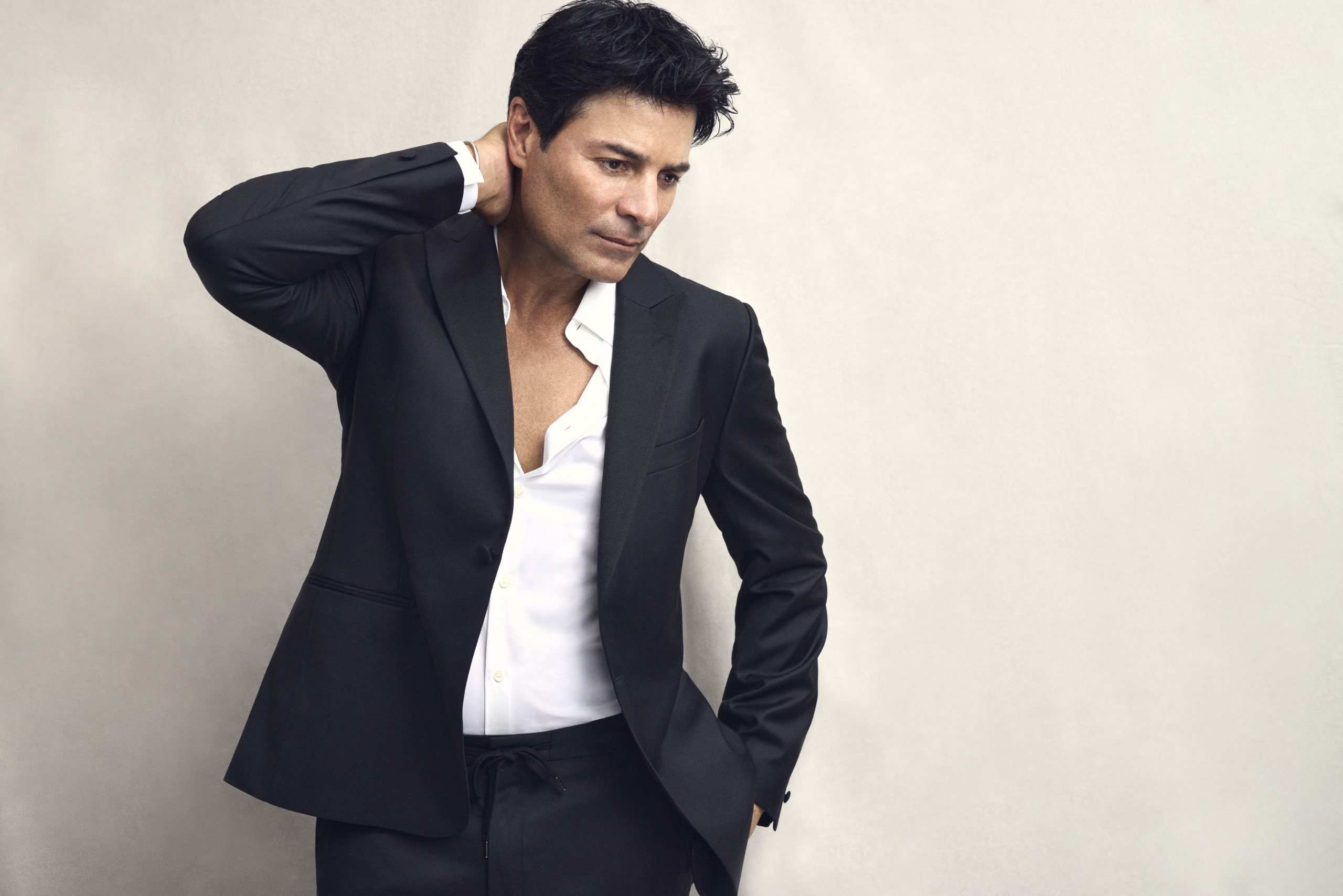 En la novedad musical del lunes presentamos en nuevo disco de Chayanne