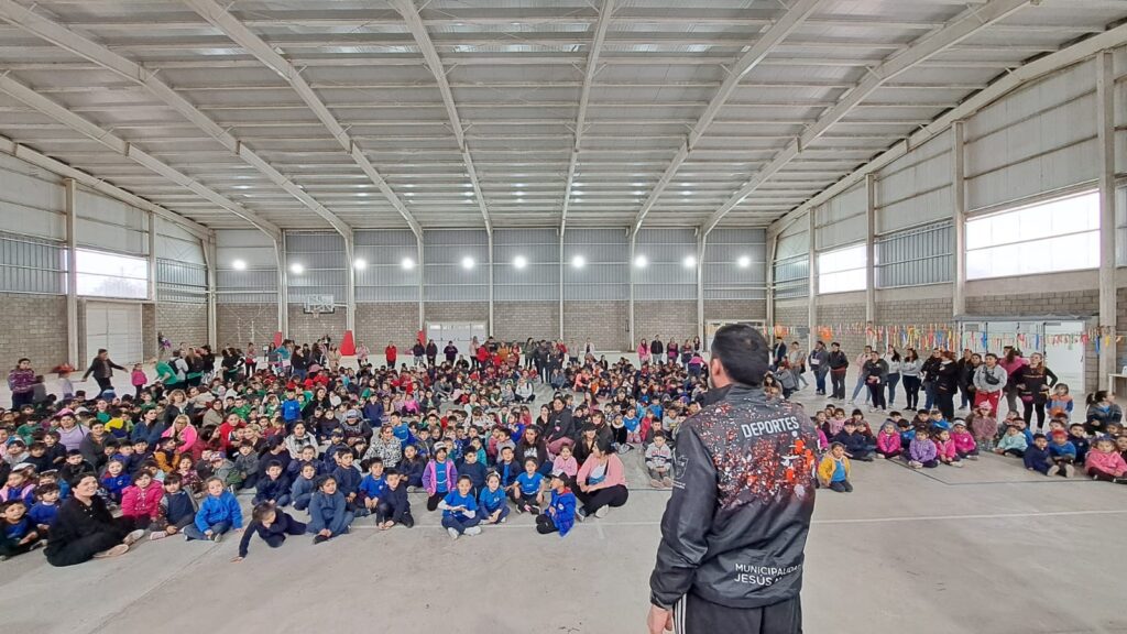 Con juegos, baile y atletismo niñas y niños disfrutaron la Fiesta de Educación Física de los jardines de infantes