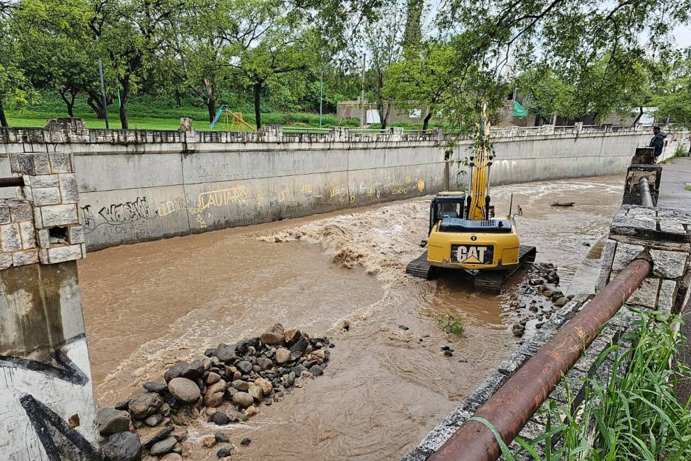 Provincia y Municipalidad trabajan para arreglar el piso de La Cañada