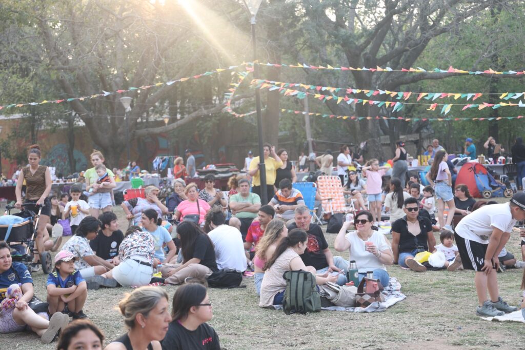 Colonia Caroya recibió la Primavera en el Parque de Guyón