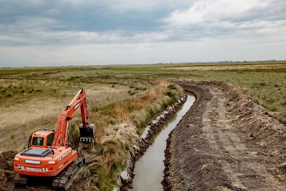 La Provincia realiza mantenimiento de canales