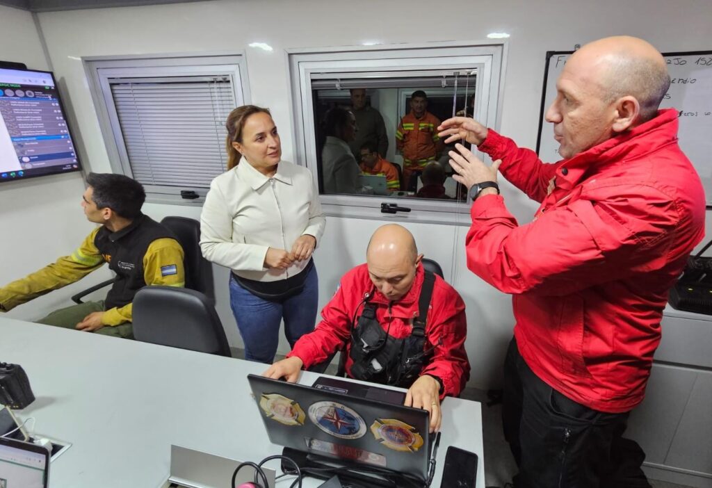 Myrian Prunotto visitó a los bomberos que combaten los incendios en las sierras