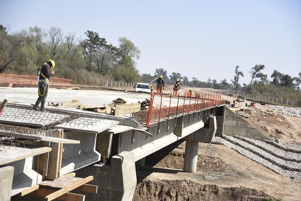 Bell Ville: El nuevo puente urbano, con avance del 75%