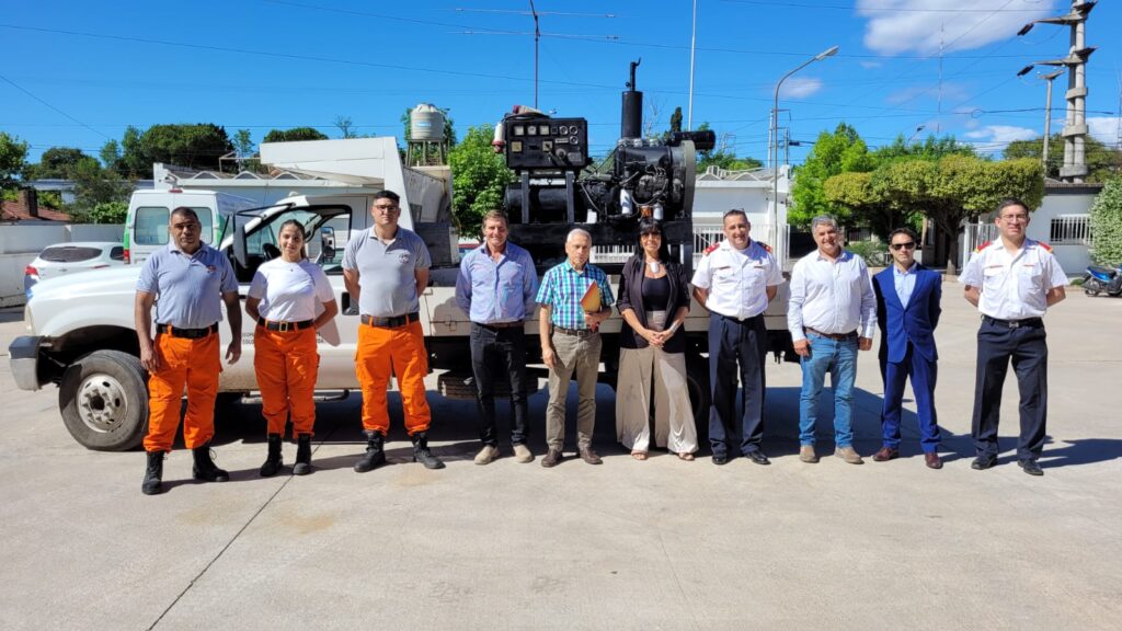 LA COOPERATIVA DONÓ UN GRUPO ELECTRÓGENO AL CUARTEL DE BOMBEROS