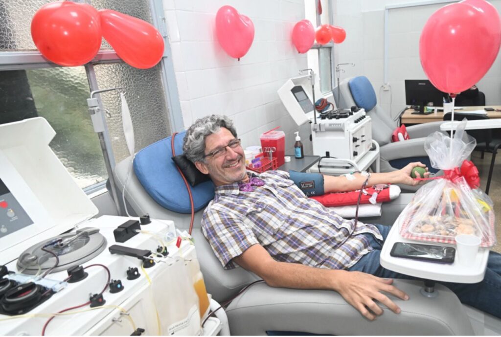 Nicolás, el vecino que hizo 100 donaciones de sangre