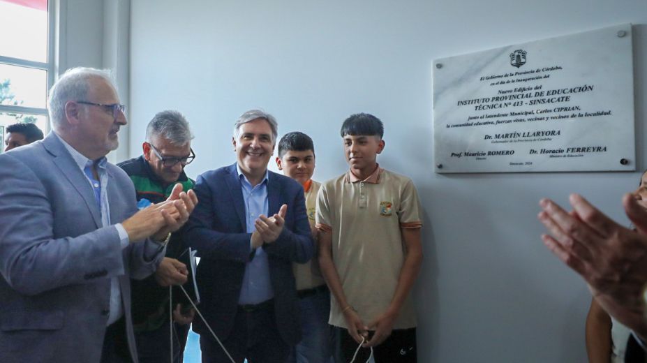 Llaryora inauguró el edificio del Ipet 413 de Sinsacate