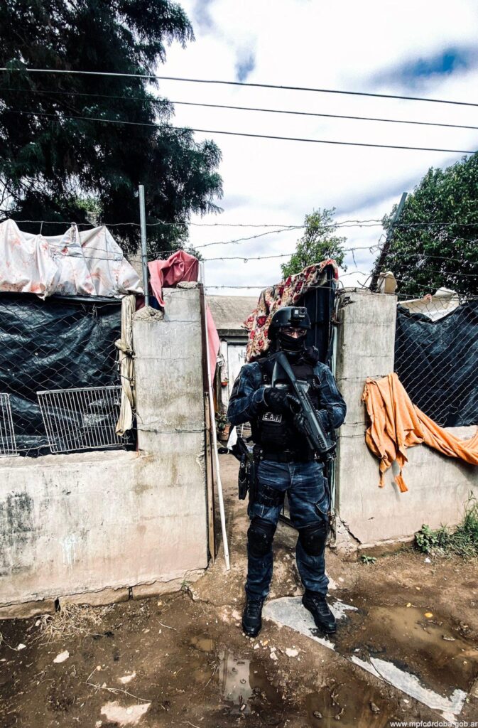 CÓRDOBA: TRES DETENIDOS POR COMERCIALIZACIÓN DE ESTUPEFACIENTES EN BARRIO OBRAS SANITARIAS