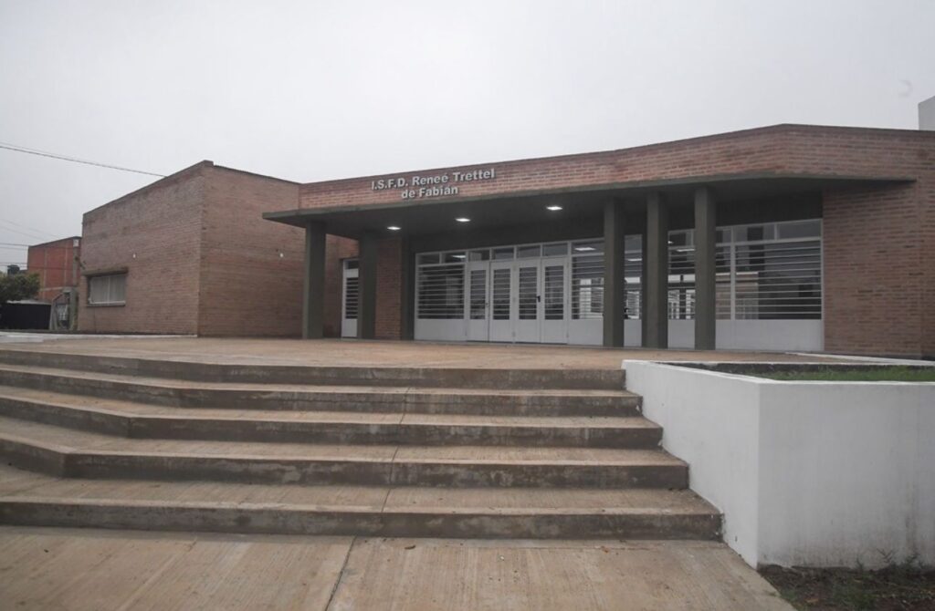 Los futuros docentes de la Escuela Reneé Trettel de Fabián ya estudian en su nuevo edificio