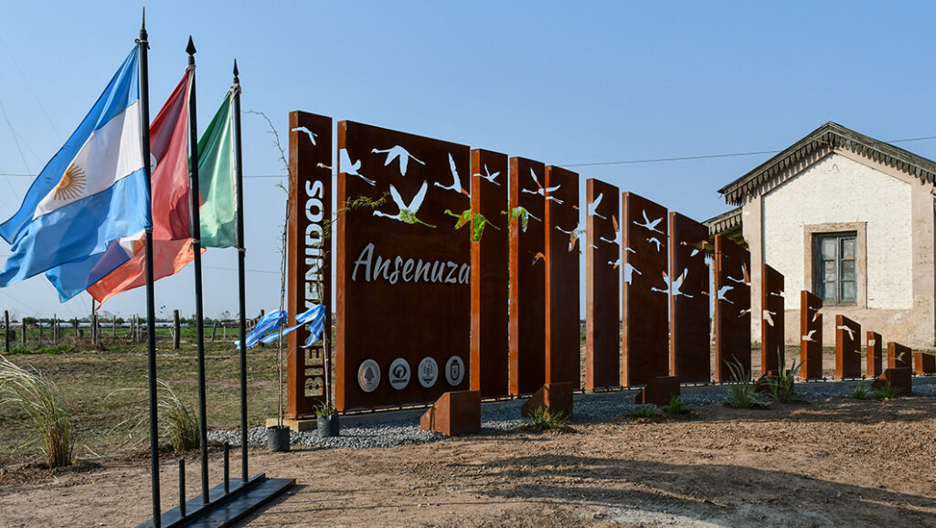 Con nuevos portales de ingreso, la región de Ansenuza busca potenciar el turismo de naturaleza