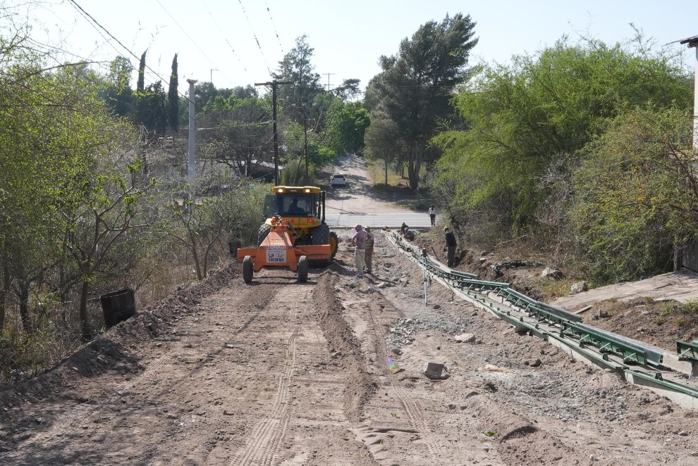 En La Granja se llevan a cabo trabajos de cordón cuneta que beneficiarán a más de 600 vecinos