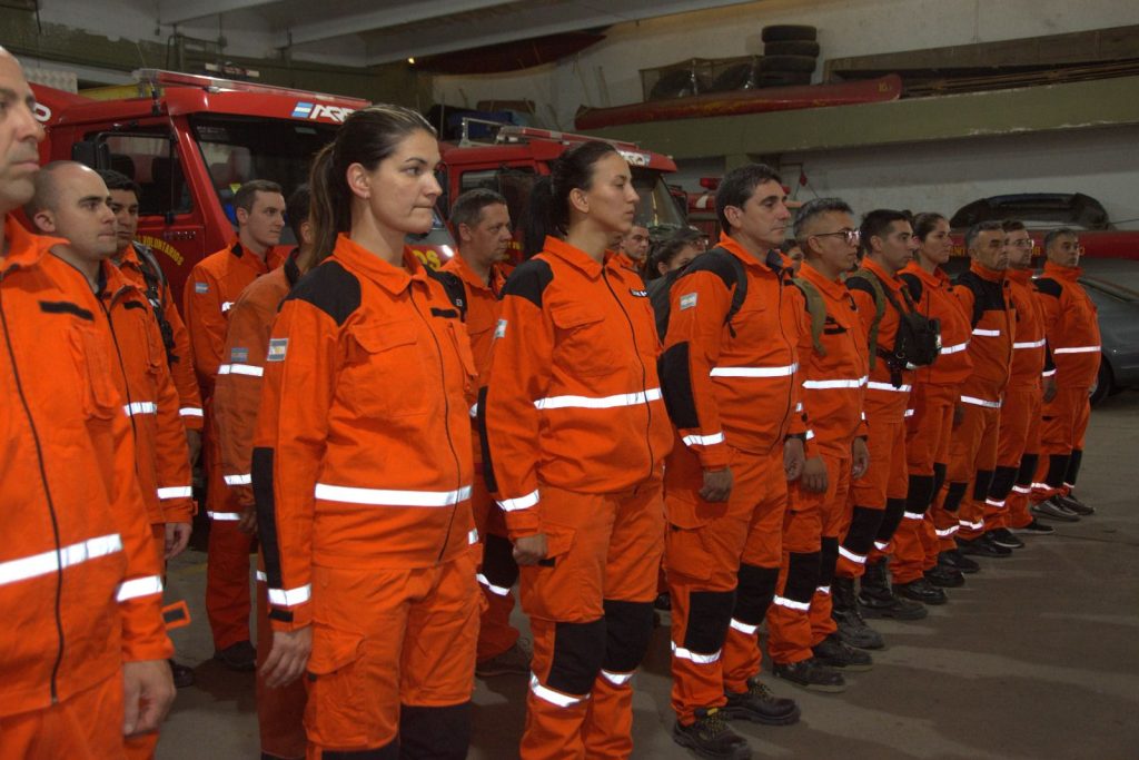 Bomberos voluntarios de Córdoba partieron hacia Villa Gesell