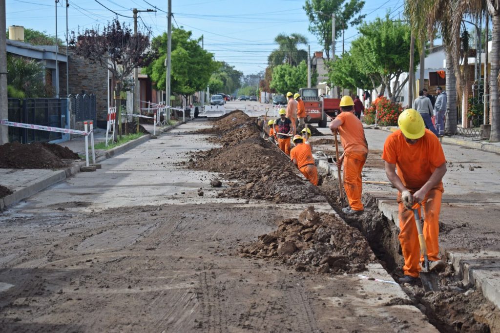 Con fondos de Bancor, la cooperativa de Oliva ejecuta obras de agua