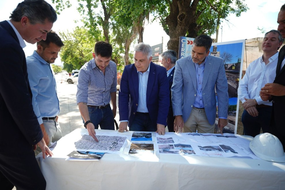 Alta Gracia: Llaryora supervisó las obras de revalorización de avenida San Martín