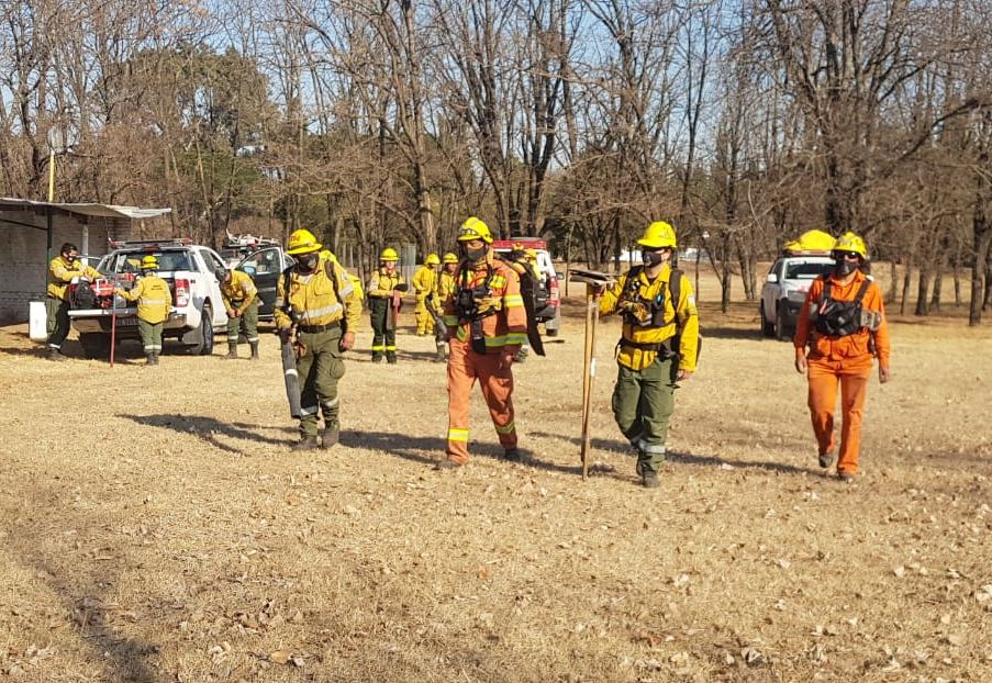 Tragedia en Villa Gesell: más bomberos cordobeses se suman al rescate de personas atrapadas bajo los escombros