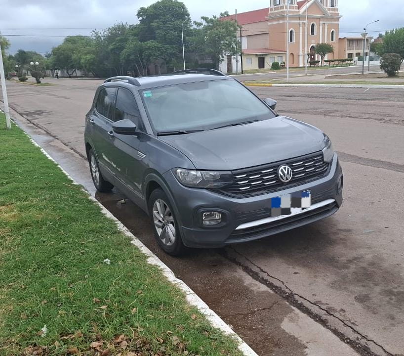 Cometió una infracción, agredió a policías e intento fugar.