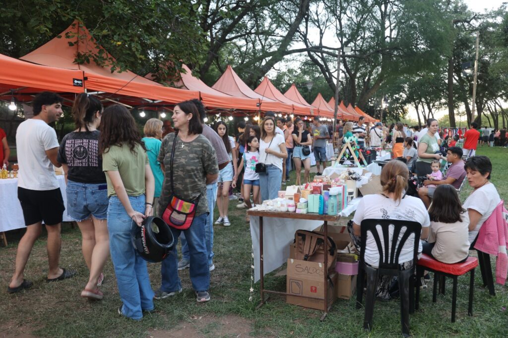 Una feria de buenas ventas, música y encuentro comunitario