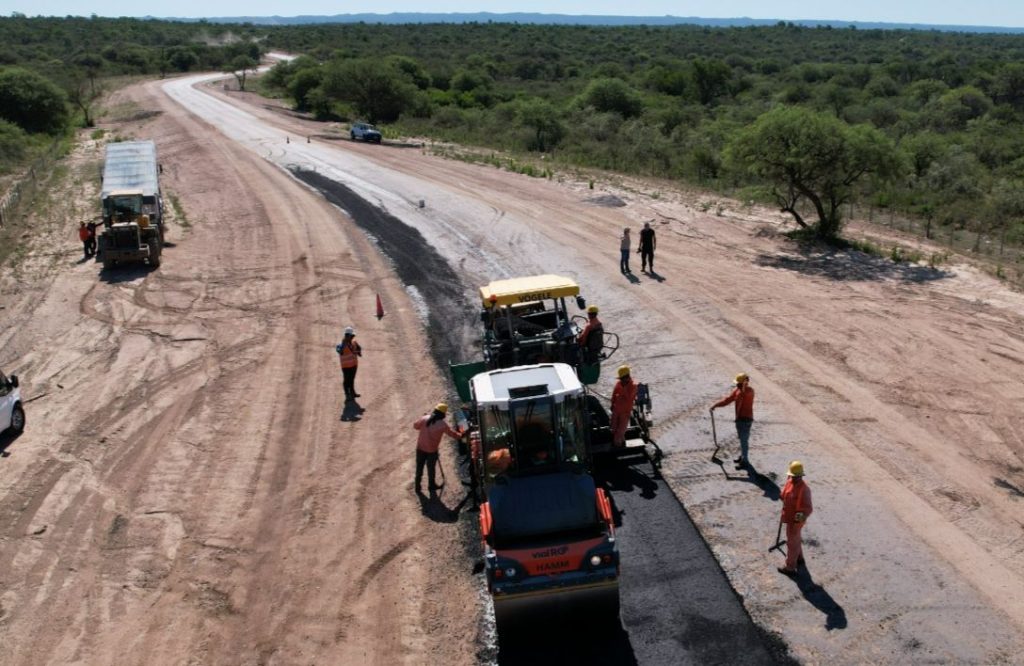 Llaryora confirmó la continuidad de la pavimentación de la ruta a Ciénaga del Coro