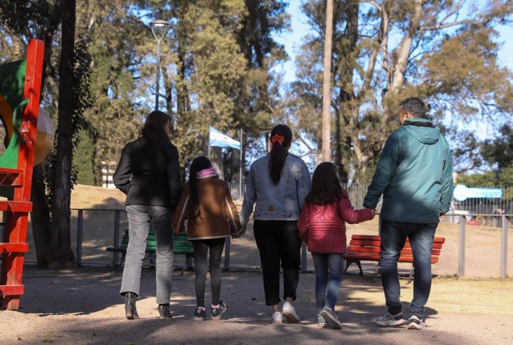 “Familias para Familias” abre la inscripción para sumar 50 familias a la red de cuidados