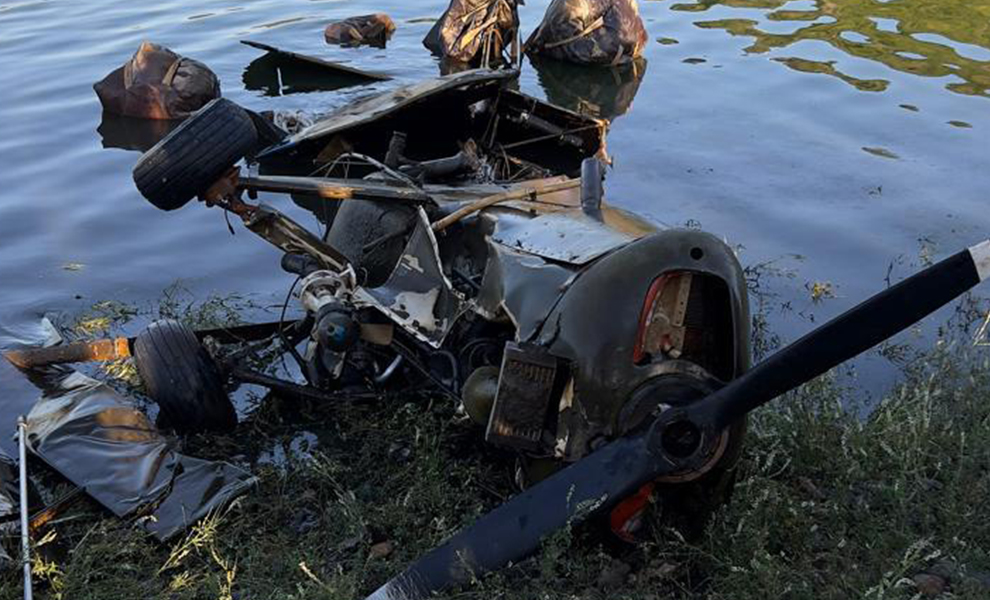 Rescate histórico: extraen del dique Los Molinos una avioneta que cayó hace 17 años