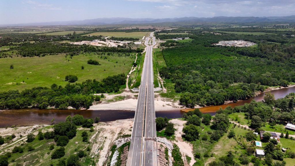 Llaryora inauguró las autovías Calamuchita y Punilla