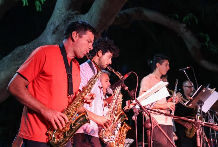 La plaza se colmó de música