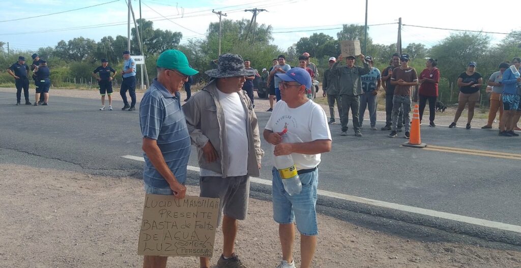 San José de la Salina: Vecinos cortan la ruta por falta de agua potable